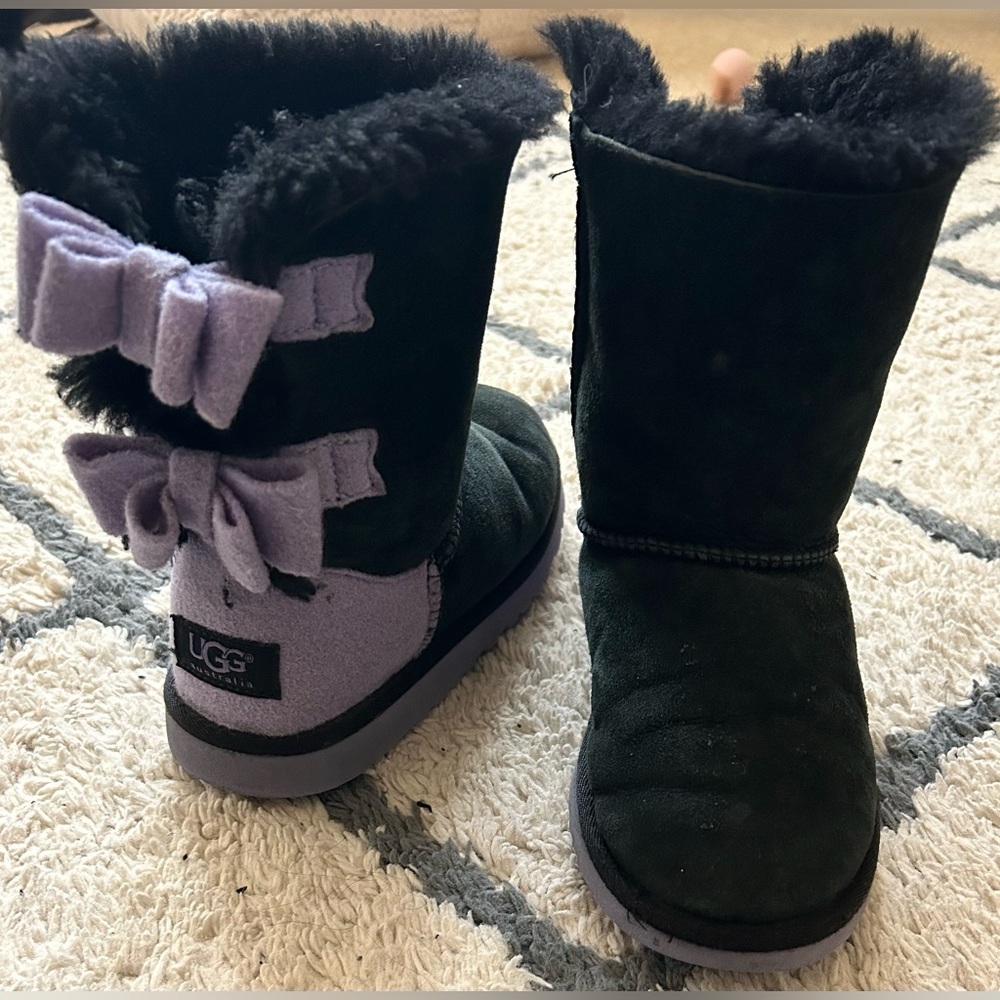 Bow Uggs please no offers, I feel as price is already reasonable